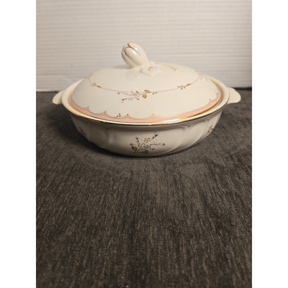 Mikasa Ultra Cream Bake & Serve Covered Casserole Dish Monticello UP277